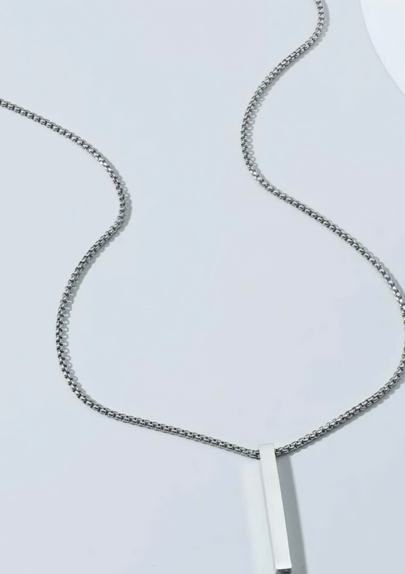 Collar con dije de barra