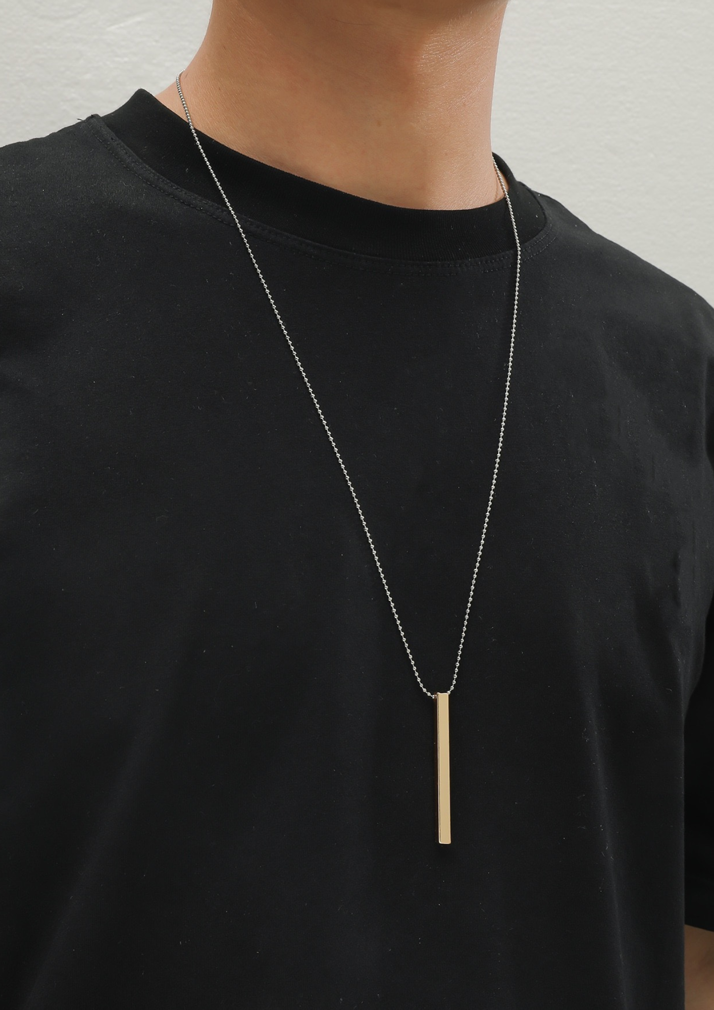 Collar con mini perlas y dije de barra