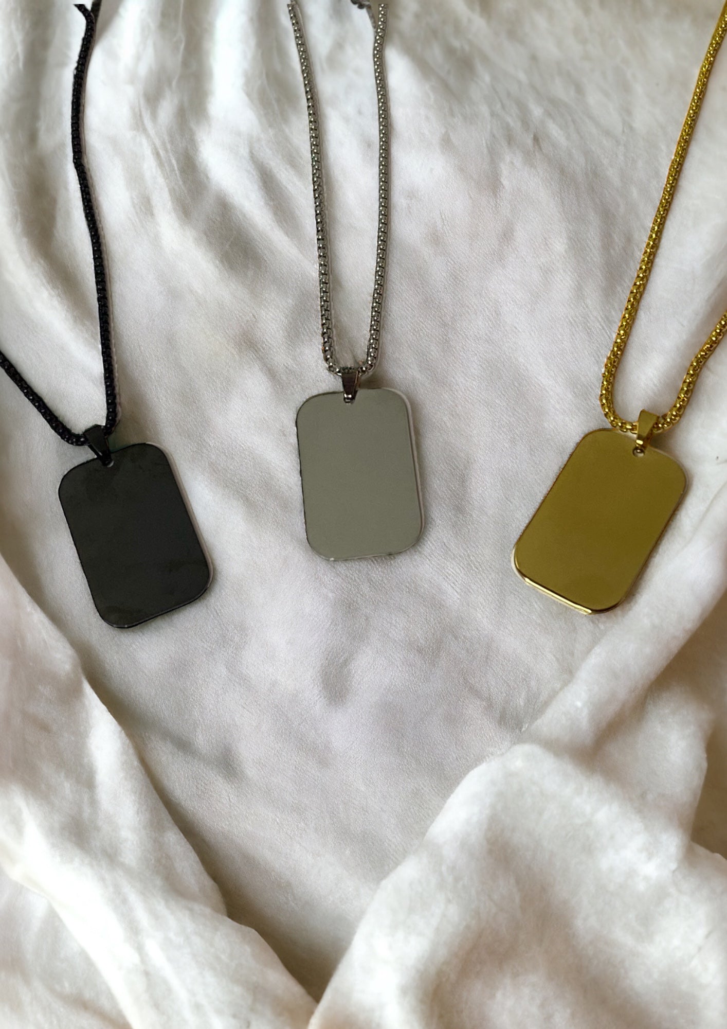 Collar con dije militar